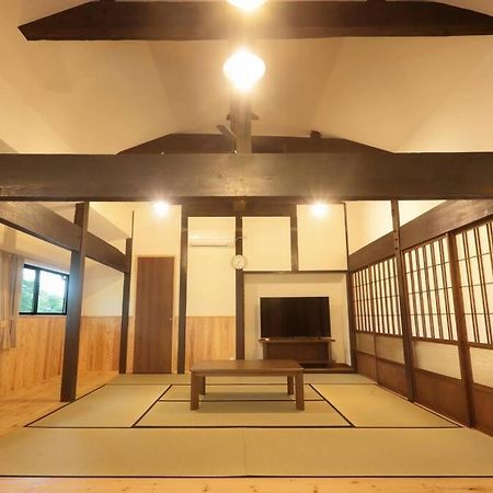 Minamiaso 【コテージくぎの】大谷川沿いの露天風呂があるコテージ מראה חיצוני תמונה