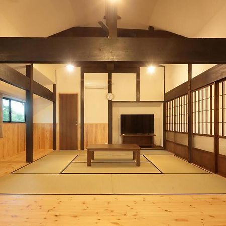 Minamiaso 【コテージくぎの】大谷川沿いの露天風呂があるコテージ מראה חיצוני תמונה