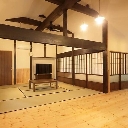 Minamiaso 【コテージくぎの】大谷川沿いの露天風呂があるコテージ מראה חיצוני תמונה