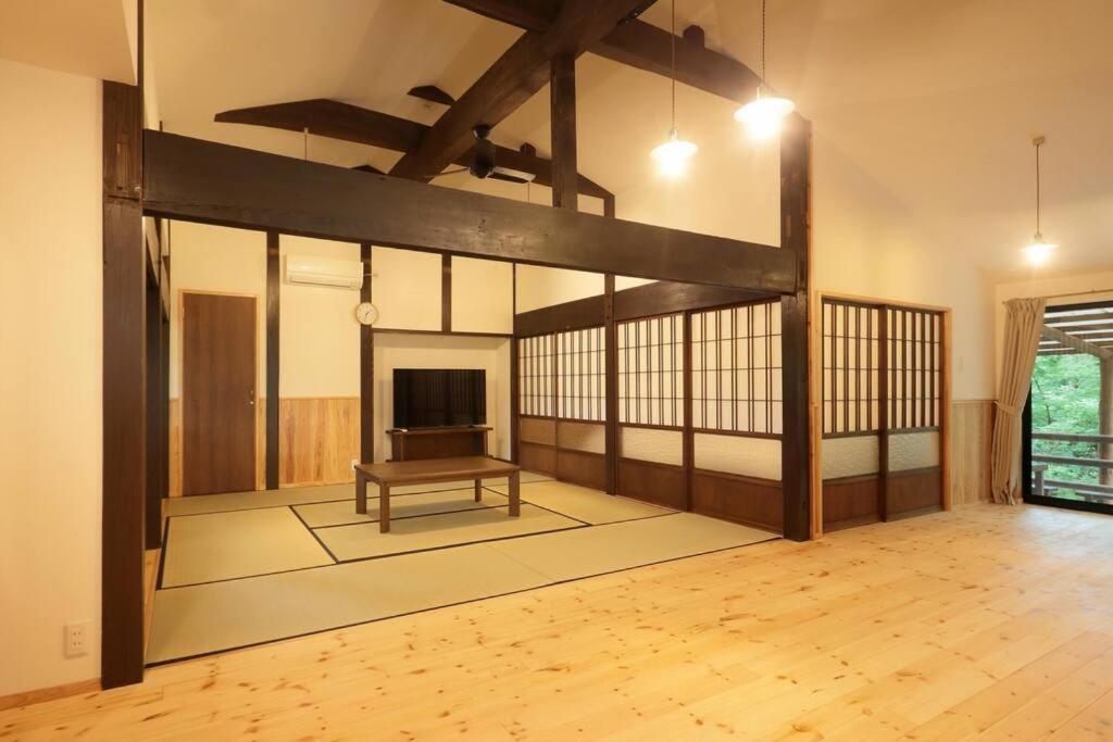 Minamiaso 【コテージくぎの】大谷川沿いの露天風呂があるコテージ מראה חיצוני תמונה